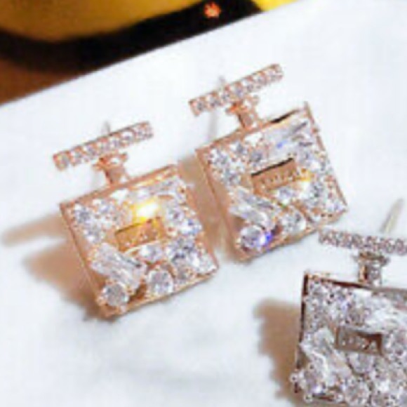 New 18k rose gold plated earrings - Picture 3 of 4